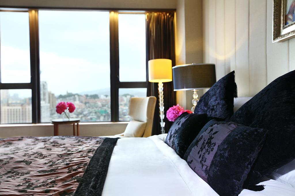 Sofitel Macau At Ponte 16 Hotell Eksteriør bilde A bedroom at the hotel